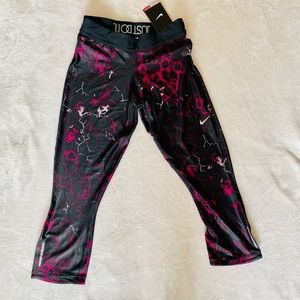 NWOT - Nike Leggings (Size S)